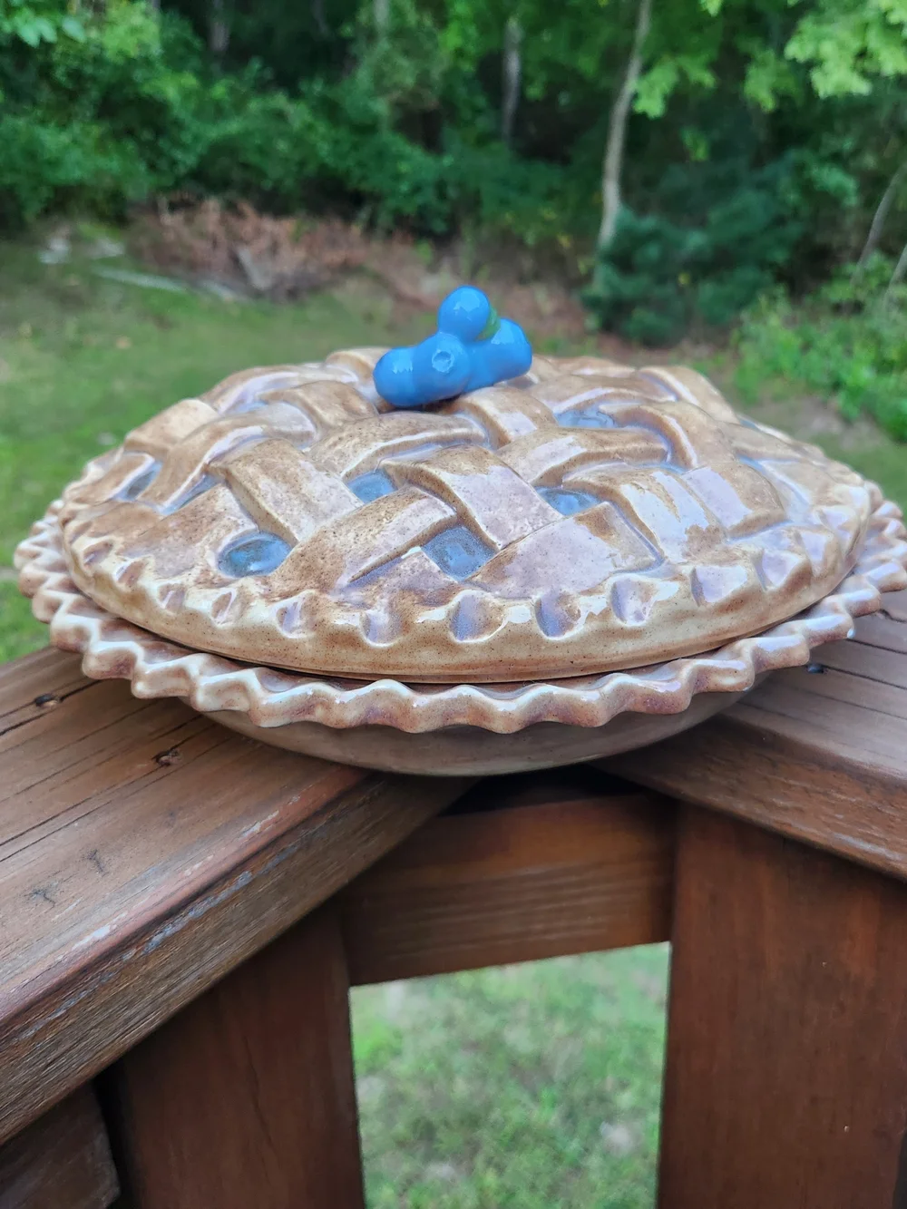 Ceramic Blueberry Pie Dish with Lattice Lid